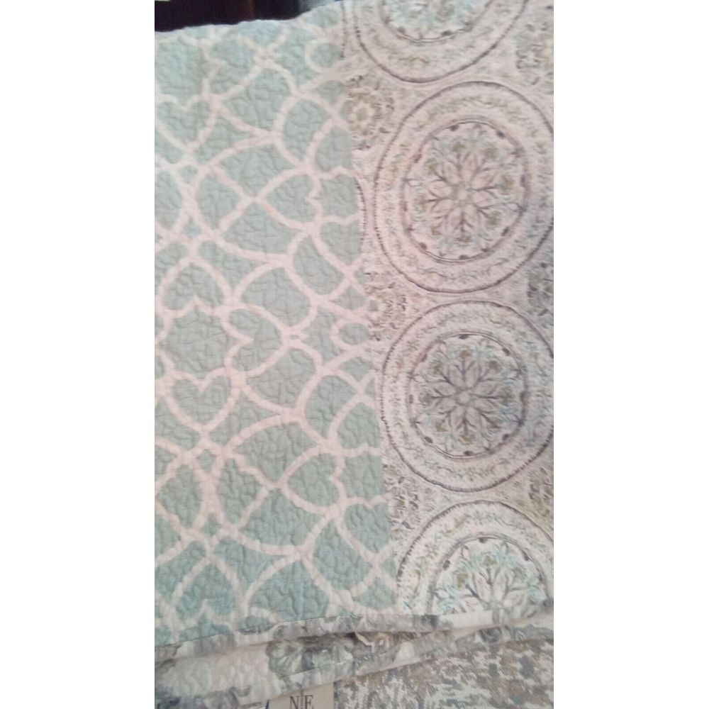 Quilted Bedspread Coverlet Reversible Floral Medallion Pattern Bedding